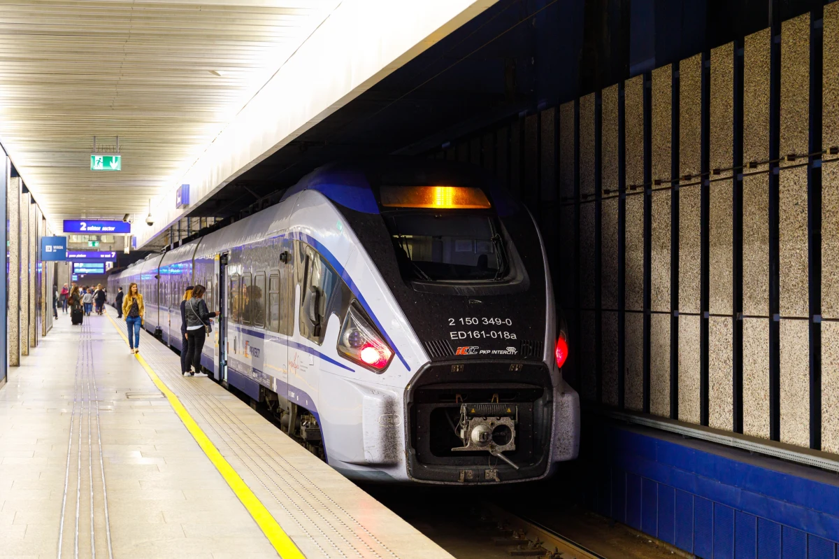 ​Warszawa zdobyła drugie najlepsze miejsce dla brytyjskich backpackerów w 2023 roku. Wyprzedził ją Budapeszt, a Praga, Lizbona, Madryt i Bukareszt uzupełniają pierwszą piątkę.