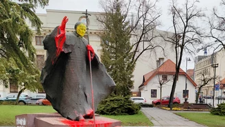 Zdewastowano pomnik Jana Pawła II w Łodzi. Policja zatrzymała 25-latka