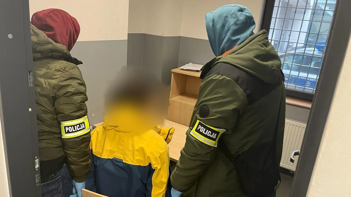 Łódzcy policjanci zatrzymali 25-letniego mężczyznę w związku z oblaniem farbą pomnika Jana Pawła II w Łodzi. Prokuratura postawiła mu zarzuty znieważenia pomnika i obrazy uczuć religijnych. 
