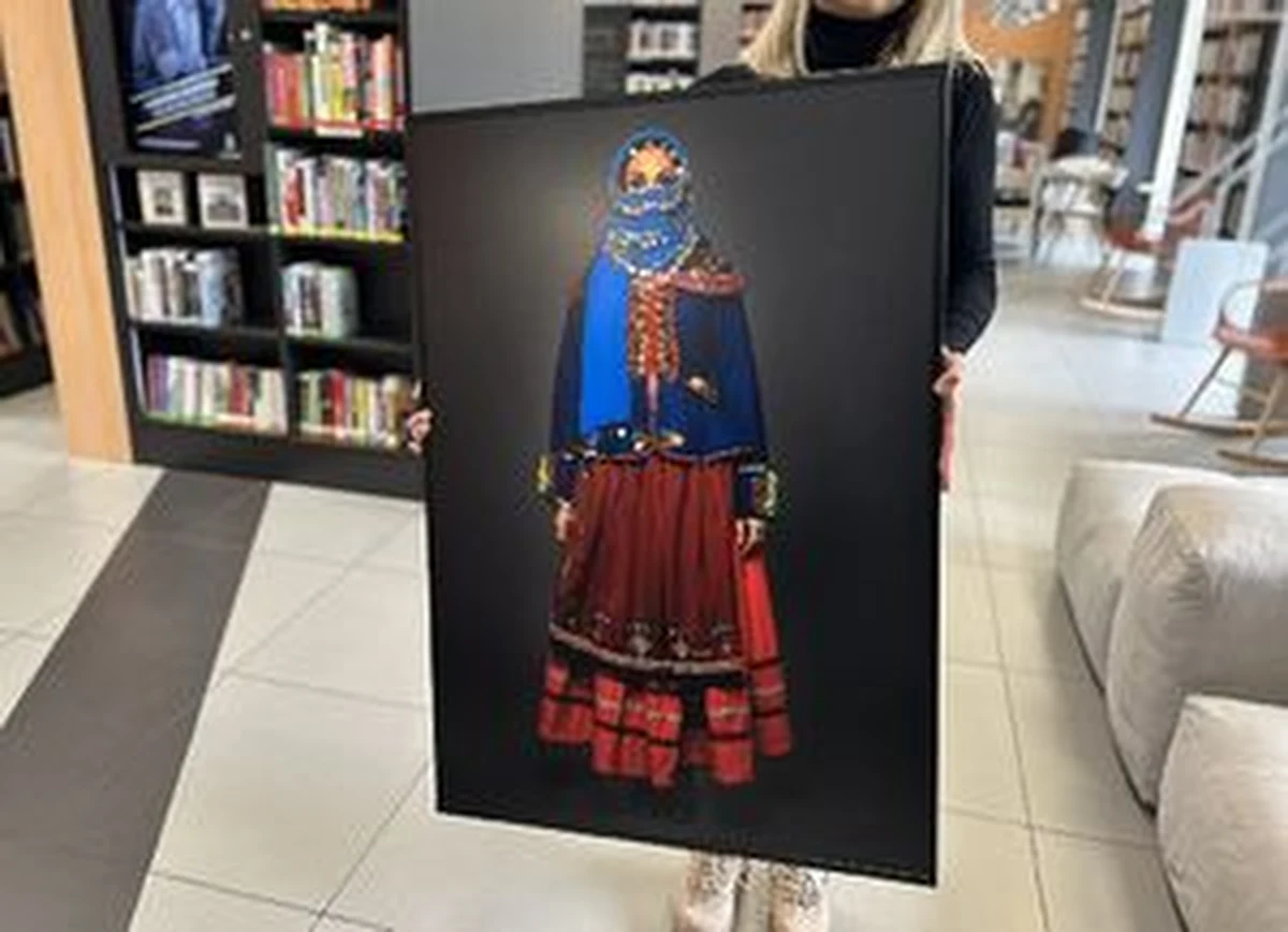 Trzech mężczyzn, którzy z Biblioteki Miejskiej w Żorach ukradli pracę prezentowaną na wystawie o różnorodności kulturowej, jest już w rękach policji. Grozi im nawet do 5 lat pozbawienia wolności.