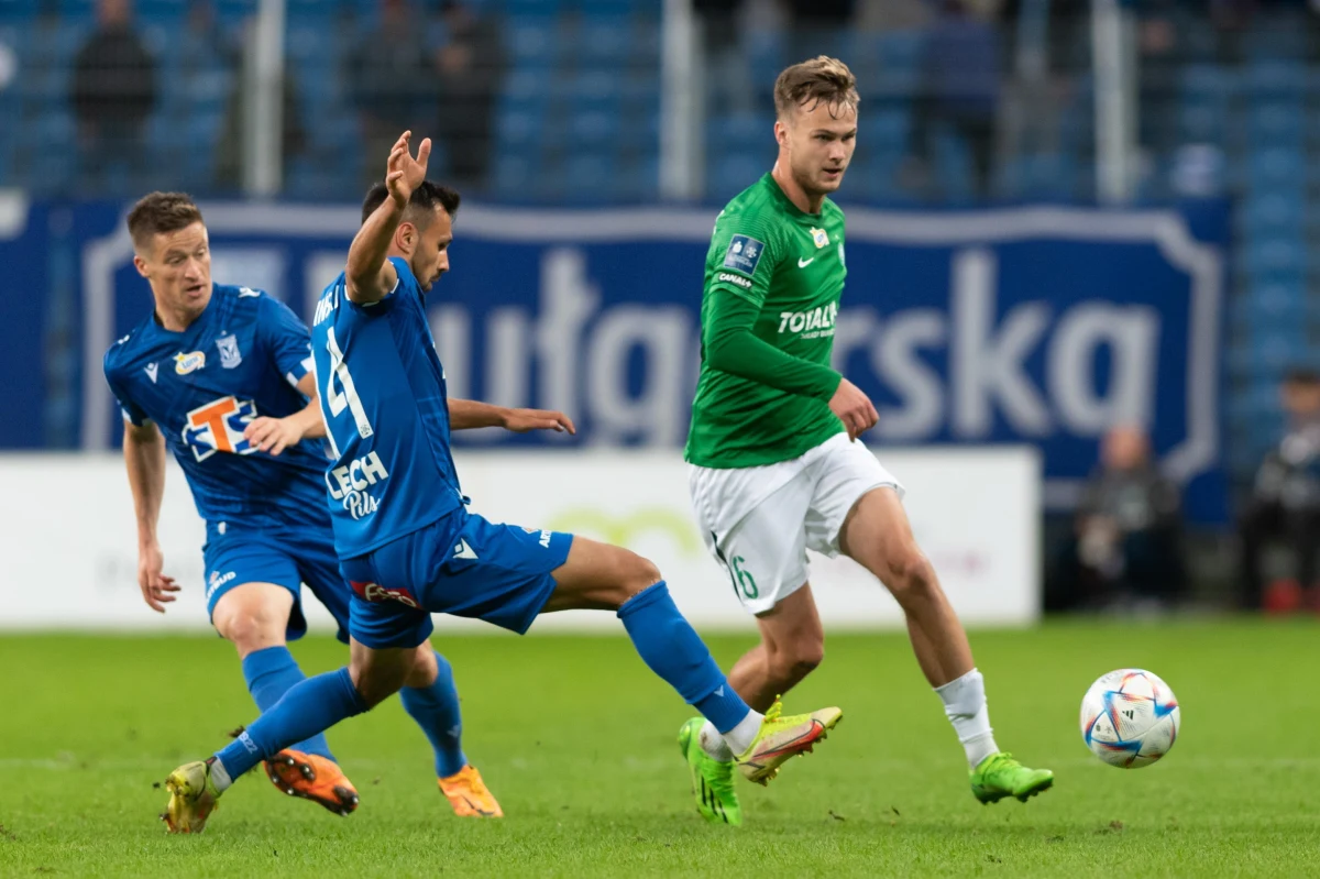 Już jutro derby Poznania! Warta Poznań zmierzy się z poznańskim Kolejorzem. Mecz zostanie rozegrany na stadionie miejskim, przy ulicy Bułgarskiej. Sprzedano już około 20 tysięcy biletów na ten mecz. I będzie to spotkanie, które ma mieć nietypowy charakter, bo między sympatykami Lecha i Warty nie ma "kosy", a w Poznaniu panują przyjacielskie relacje.
