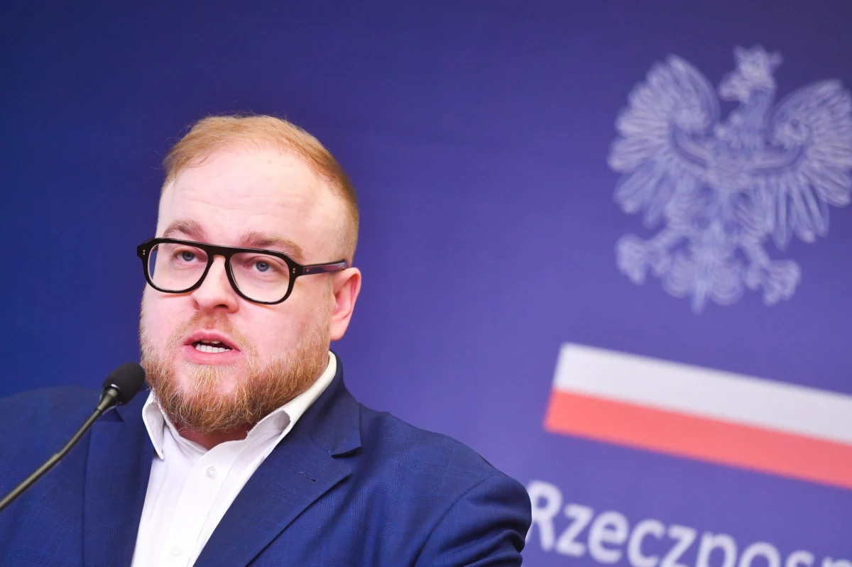 ​MSZ w związku z zamachami terrorystycznymi na Zachodnim Brzegu oraz w Tel Awiwe, a także ryzykiem wystąpienia kolejnych aktów przemocy, apeluje do polskich obywateli o zachowanie szczególnej ostrożności; zaleca spokój i rozważenie przełożenia podróży do Izraela i Palestyny do czasu uspokojenia się sytuacji. MSZ wydało komunikat w tej sprawie w piątek późnym wieczorem.