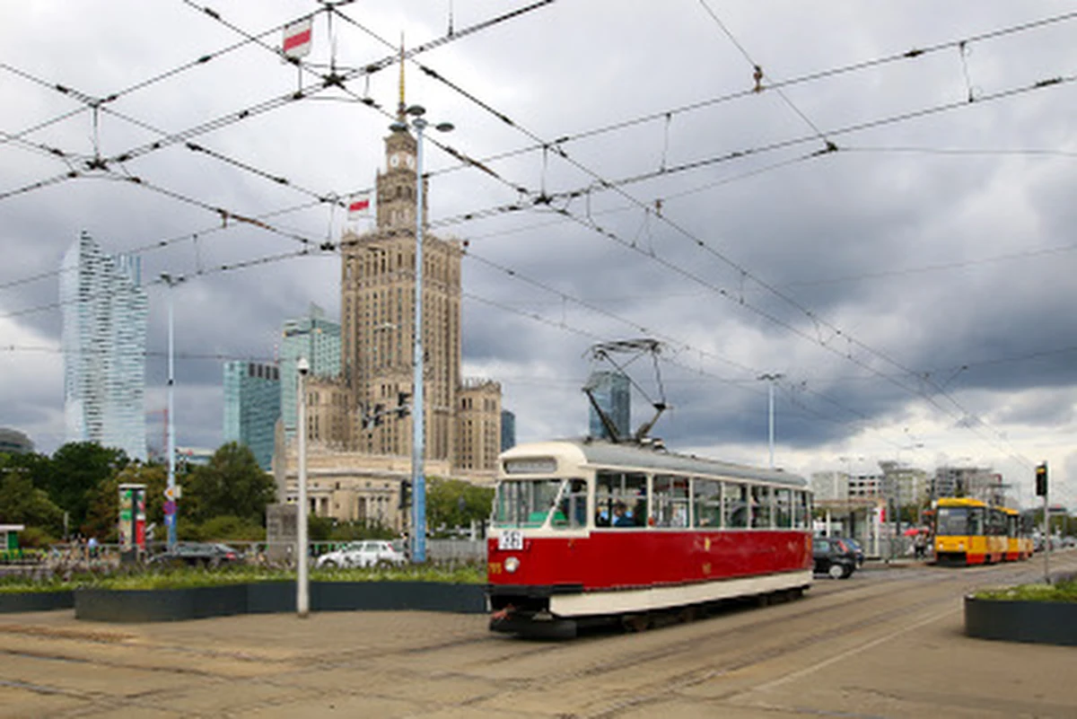 W wielkanocny poniedziałek 10 kwietnia na stołeczne tory wyjadą tramwaje okolicznościowej linii W. Będzie ona obsługiwana zabytkowymi wagonami.