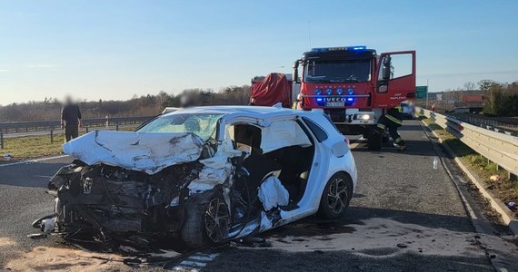 Poważny wypadek na trasie S7 koło Waplewa między Olsztynkiem i Mławą w województwie warmińsko-mazurskim. Zderzyły się trzy samochody osobowe. Są ofiary i ranni. Według wstępnych ustaleń policji jeden z kierowców jechał pod prąd. 