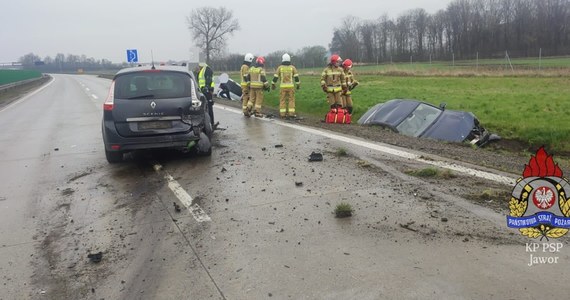 Pijany kierowca był sprawcą wypadku, do którego doszło dziś (9.04) na autostradzie A4 na Dolnym Śląsku. Został ranny i trafił do szpitala.