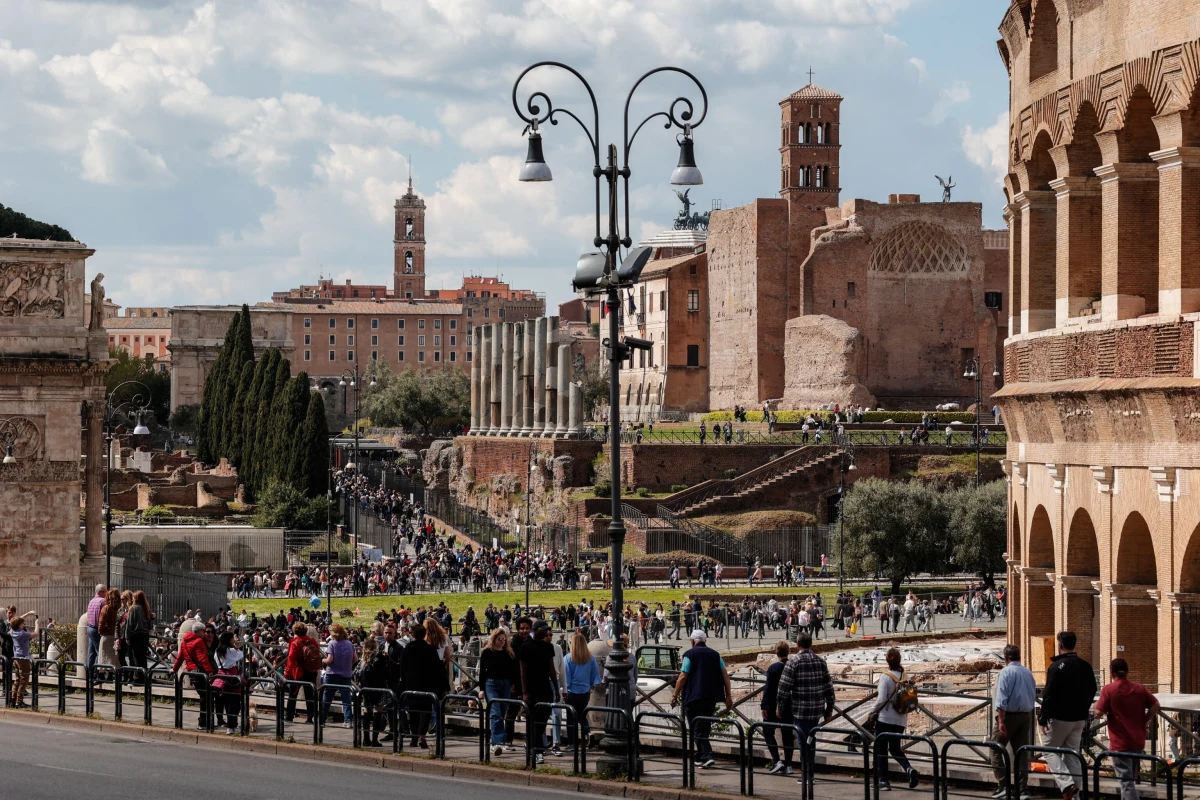 Włosi obliczają, że w okresie Świąt Wielkanocnych zabytkowe włoskiego miasta odwiedza 1,7 mln turystów. Ponad połowa z nich to cudzoziemcy.

