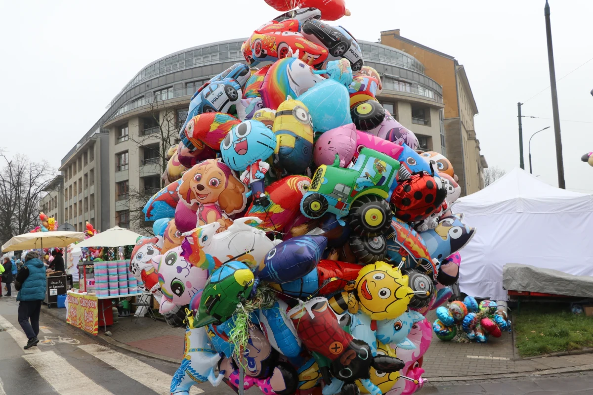 Krakowianie i turyści – tradycyjnie już – tłumnie odwiedzają Salwator. Tam od kilkuset lat w Lany Poniedziałek odbywa się odpust, znany jako Emaus. 