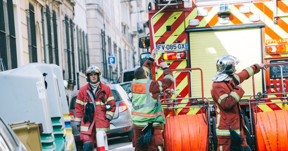Sześć ciał zostało znalezionych w gruzach budynku w Marsylii na południu Francji - poinformowali strażacy. Po eksplozji zawaliły się dwie kamienice. Powodem wybuchu mógł być ulatniający się gaz. Wciąż poszukiwane są 2 kolejne osoby.