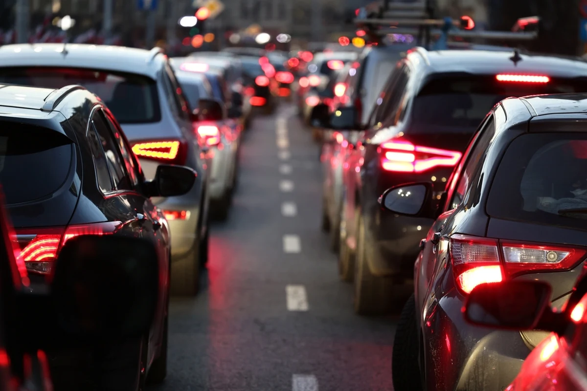 5 samochodów zderzyło się w poniedziałek po południu na autostradzie A4 w miejscowości Staniątki na pasie w kierunku Krakowa. Nie było osób poszkodowanych, ale w miejscu kolizji utworzył się zator o długości około 6 kilometrów.