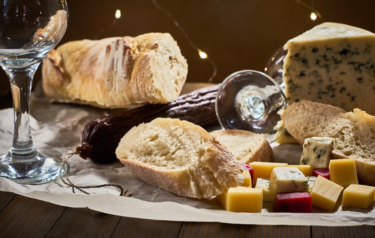 42 procent najuboższych Francuzów twierdzi, że z powodu galopującej inflacji żywnościowej było zmuszonych do zrezygnowania z jednego posiłku dziennie - wynika z sondażu, przeprowadzonego przez pracownię Ifop dla dziennika "Le Parisien".