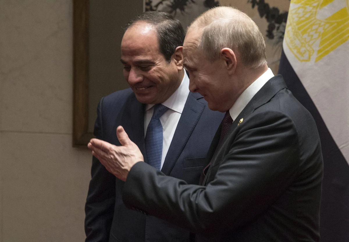 Egipski prezydent Abdel Fattah as-Sisi nakazał produkcję 40 tys. rakiet dla Rosji. Miały zostać dostarczone Moskwie w tajemnicy, żeby "nie prowokować problemów z Zachodem" -  pisze „The Washington Post” na podstawie dokumentów, datowanych na 17 lutego, jakie wyciekły z Pentagonu. Egipt jest najważniejszym sojusznikiem USA na Bliskim Wschodzie i jednym z największych odbiorców amerykańskiego wsparcia - podkreśla gazeta. 