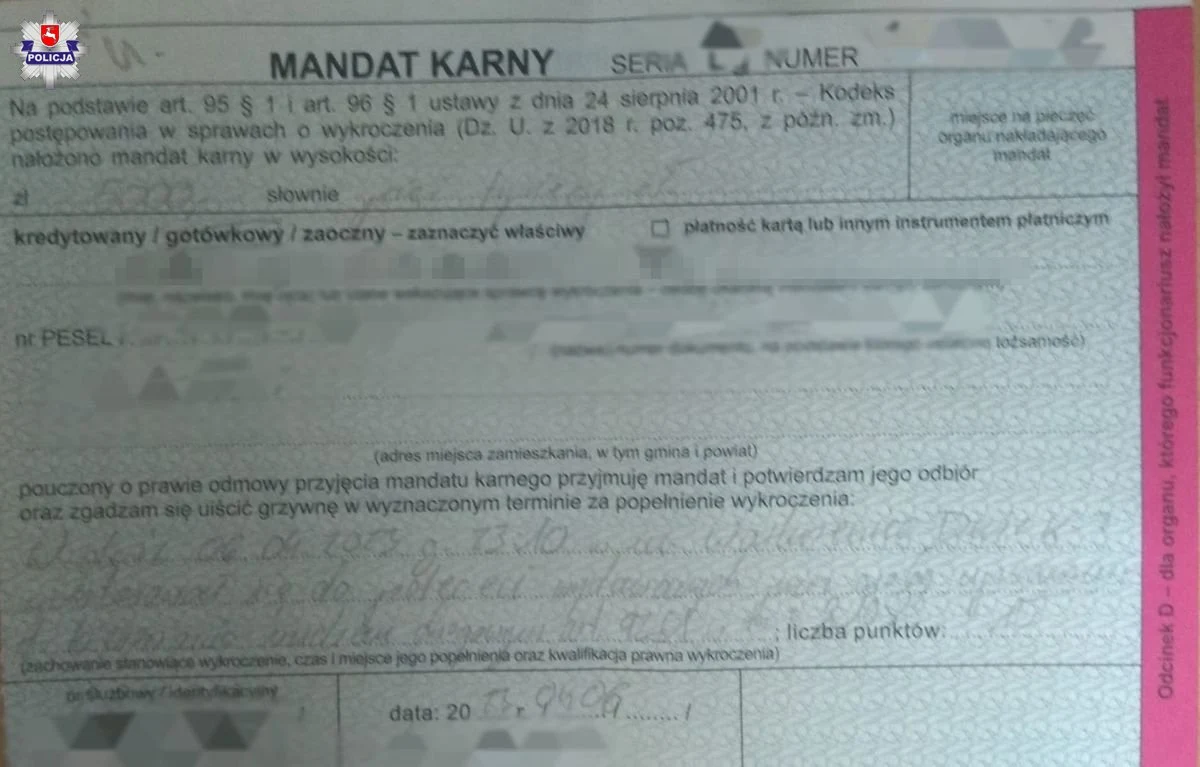 Poważne konsekwencje spotkały pochodzącego z Białorusi kierowcę ciężarówki, który szalał na DK2 w miejscowości Woskrzenice Duże. Zatrzymany do kontroli przez mundurowych 24-latek poinformował policjantów, że "nic nie musi, bo ma urodziny". Następnie próbował odjechać, a funkcjonariusze użyli wobec niego środków przymusu bezpośredniego.