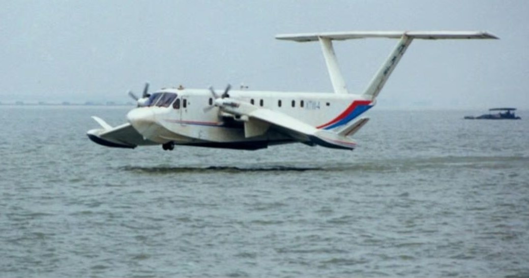 South China Morning Post poinformował o nowej chińskiej latającej łodzi po 30 udanych próbach morskich, która może być używana do zrzucania zaopatrzenia na wyspy i plaże oraz do przeprowadzania szybkich misji poszukiwawczych i ratunkowych.