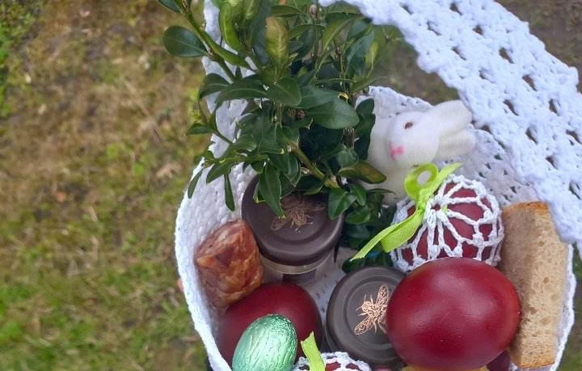 Nietypowe zgłoszenie dotyczące... skradzionego koszyczka ze święconką otrzymali podczas Świąt Wielkanocnych policjanci z Iławy. Sprawca kradzieży został ukarany mandatem. 