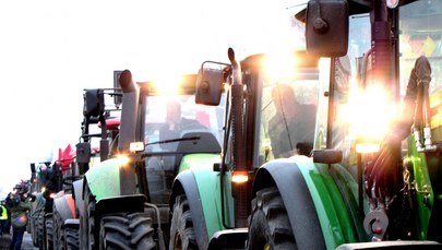 "Internetowe frazesy". Rolnicy będą blokować tory, którymi zboże jedzie do Polski