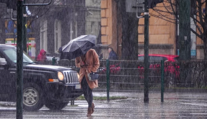 Ostrzeżenie przed burzami. Nie tylko deszcz i wiatr. Co jeszcze nas czeka?