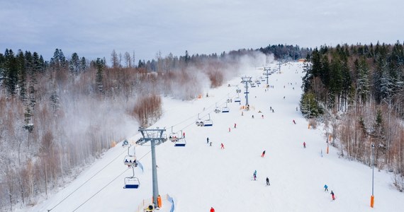 Poniedziałek Wielkanocny był ostatnim dniem sezonu narciarskiego w Beskidach. Goprowcy poinformowali, że od połowy grudnia ubiegłego roku na trasach i stokach interweniowali 1170 razy - najczęściej w rejonie Hali Skrzyczeńskiej w Szczyrku.