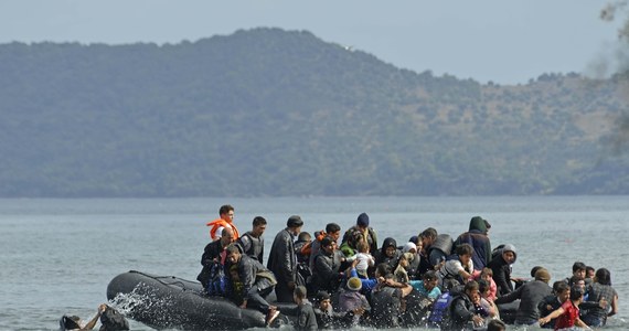 Aż o 300 proc. w porównaniu z zeszłym rokiem wzrosła liczba migrantów, którzy próbują przedostać się na Półwysep Apeniński. Rząd Włoch podjął we wtorek decyzję o wprowadzeniu stanu kryzysowego, co ma umożliwić sprawniejsze działanie służb państwowych w obliczu zagrożenia.