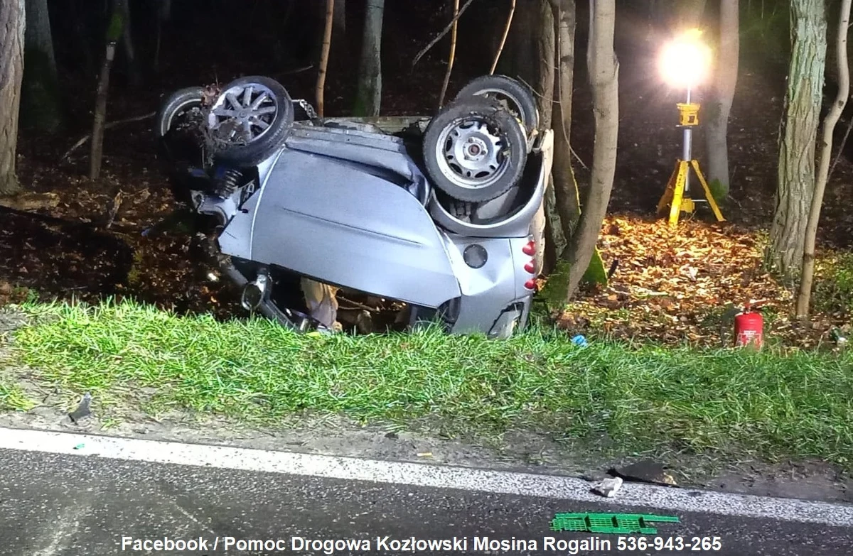 Siedem osób, w tym dziecko, przewieziono do szpitala po zderzeniu trzech aut w podpoznańskim Puszczykowie. W wyniku wypadku nieprzejezdna była droga wojewódzka nr 430.