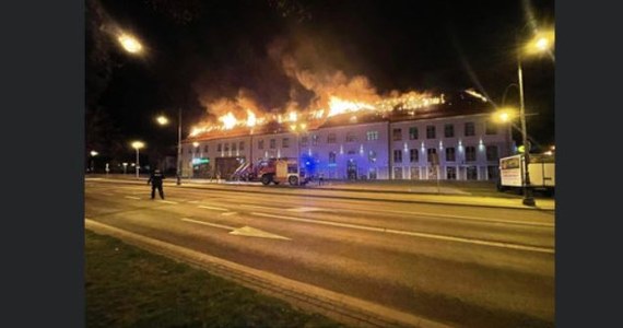 Na ok. 2 mln zł oszacowano wstępnie straty po pożarze galerii handlowej przy ulicy Mickiewicza w centrum Ełku na Mazurach. 