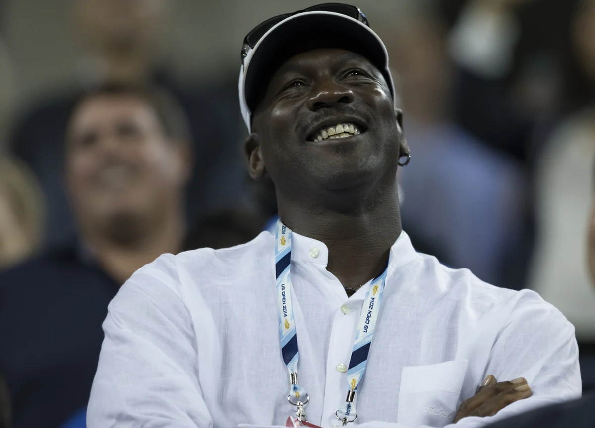 ​Buty Michaela Jordana, w których legendarny koszykarz wystąpił w finale ligi NBA w 1998 roku, zostały sprzedane na aukcji za rekordową kwotę 2,2 mln dolarów.