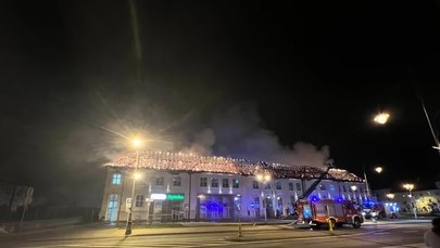 Pożar dachu galerii handlowej w Ełku opanowany