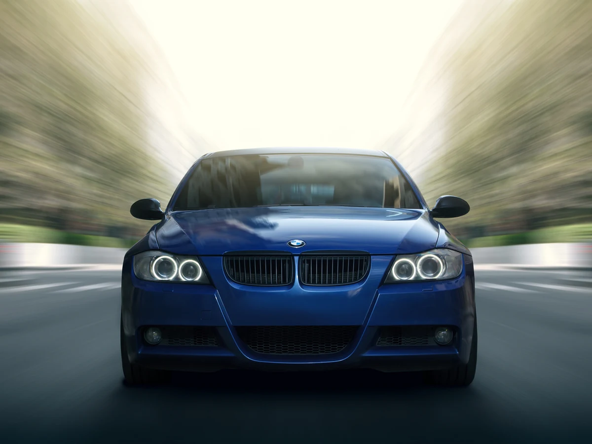 Grzywna w wysokości 10 tys. złotych i zakaz prowadzenia pojazdów mechanicznych przez 8 miesięcy - o takiej karze dla kierowcy bmw zdecydował Sąd Rejonowy w Kutnie (woj. łódzkie). Mężczyzna na autostradzie A1 zajeżdżał drogę innemu kierowcy, jechał "zderzak w zderzak" i gestami zmuszał do zatrzymania się.