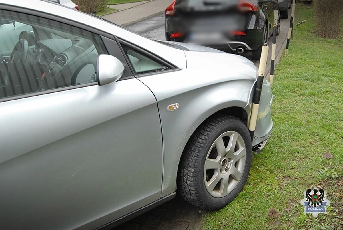 Nie takiego kursu spodziewał się taksówkarz, który przyjechał na ul. Noworudzką w Wałbrzychu, po dwóch pasażerów. Kiedy zatrzymał się, by rozmienić pieniądze, dwaj kompletnie pijani mężczyźni wykorzystali okazję i odjechali jego samochodem.

