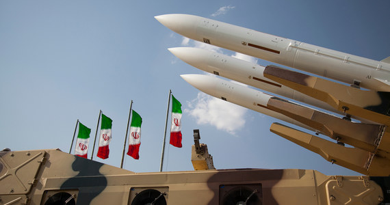 Irańskie władze prowadzą tajne negocjacje z Rosją i Chinami w sprawie dostaw kluczowych komponentów do produkcji paliwa rakietowego - informuje Politico. Portal powołuje się na zaznajomione ze sprawą źródła dyplomatyczne.