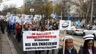 Pielęgniarki wyszły na ulice. "Wprowadzone są siłowe rozwiązania"