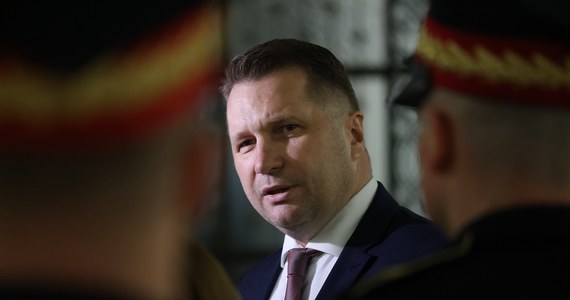 "W przyszłym tygodniu do Polski przyjedzie minister edukacji Izraela" - poinformował szef MEiN Przemysław Czarnek. "Będziemy rozmawiać o współpracy przy wizytach młodzieży izraelskiej w Polsce i polskiej w Izraelu" - zapowiedział Czarnek. "Chcemy, by młodzi Izraelczycy dowiedzieli się dużo o Polsce" - dodał.