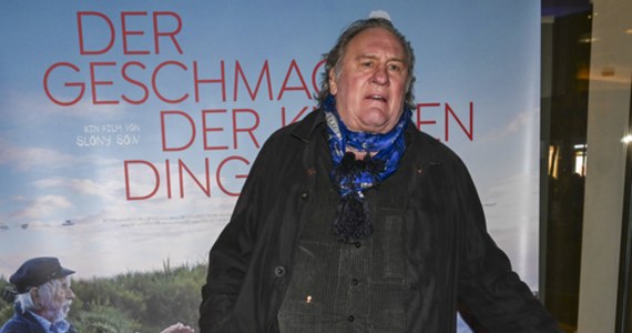 Aktor Gerard Depardieu został oskarżony o napaść seksualną lub molestowanie przez 13 kobiet. Tak wynika z dochodzenia przeprowadzonego przez francuski portal informacyjny Mediapart. Aktor zaprzeczył oskarżeniom. 