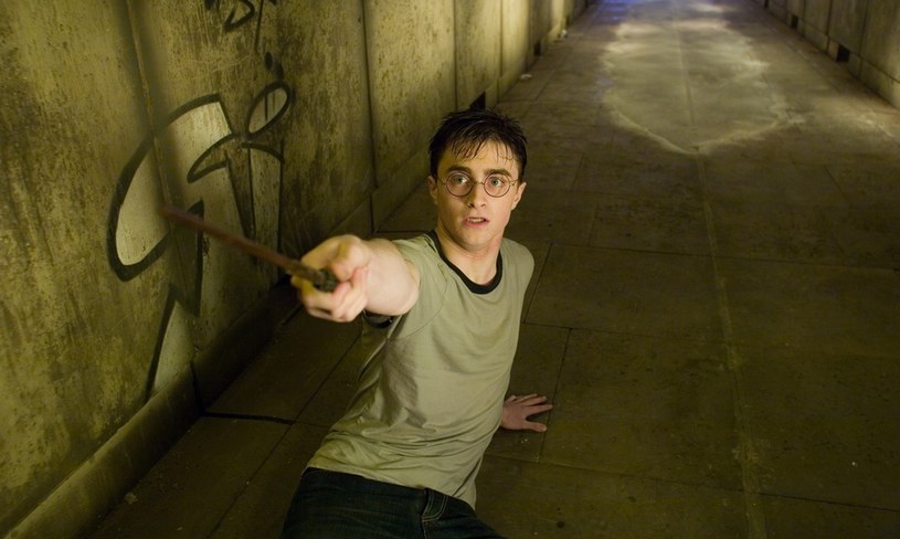 Od maja na platformie streamingowej HBO Max nie będzie można obejrzeć filmów z serii o Harrym Potterze. Produkcje zostaną usunięte po 30 kwietnia. To nie jedyne światowe hity, które wkrótce znikną z biblioteki HBO Max.