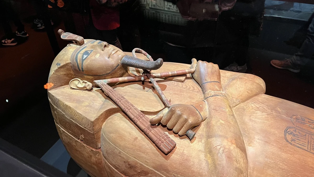 Furorę robi w Paryżu głośna wystawa „Ramzes i złoto faraonów”. W ciągu zaledwie kilkunastu dni sprzedano blisko 200 tys. biletów. Na ekspozycji można zobaczyć ponad 180 unikatowych staroegipskich eksponatów, w tym sarkofag Ramzesa II.