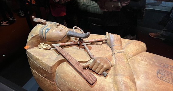 Furorę robi w Paryżu głośna wystawa „Ramzes i złoto faraonów”. W ciągu zaledwie kilkunastu dni sprzedano blisko 200 tys. biletów. Na ekspozycji można zobaczyć ponad 180 unikatowych staroegipskich eksponatów, w tym sarkofag Ramzesa II.