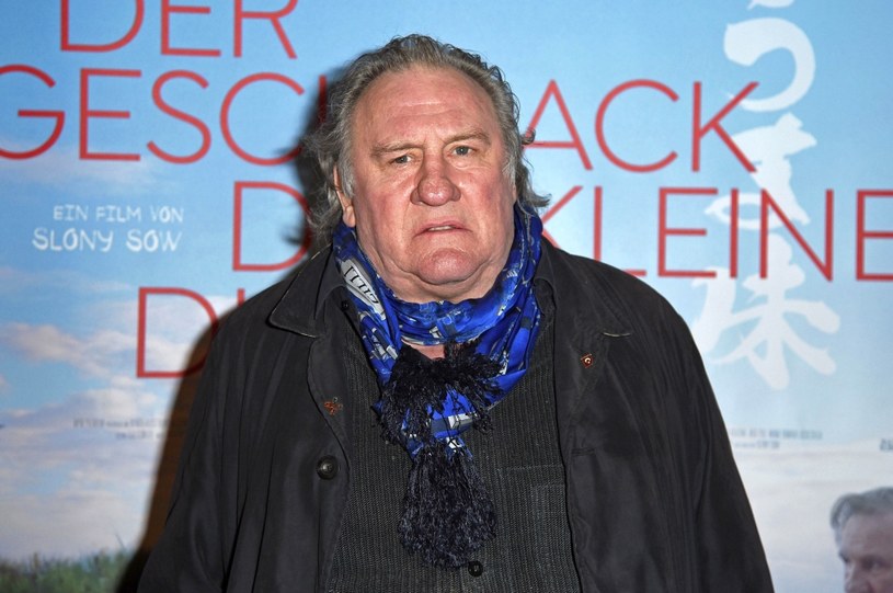 Francuski gwiazdor Gerard Depardieu jest oskarżany o molestowanie seksualne przez trzynaście kobiet - tak wynika z raportu internetowej gazety śledczej "Mediapart", cytowanego przez portal Variety. Według oświadczenia przekazanego portalowi przez biuro paryskiego prokuratora, żadna z tych kobiet nie podjęła kroków prawnych, by postawić aktora przed sądem. Na Depardieu ciążą już inne oskarżenia o gwałt i napaść na tle seksualnym związane ze sprawą z 2018 roku.