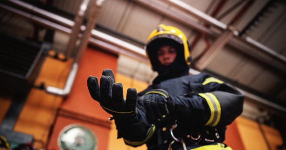 Przy ulicy Paprotnej we Wrocławiu na wysokości centrum handlowego Marino porzucono naczepę z niezidentyfikowanymi chemikaliami. Teren zabezpieczyła policja i straż pożarna. Obecnie trwają badania próbek.