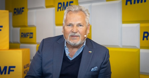 „Opozycja może wygrać wybory. Dzisiaj szanse są równo pół na pół” - ocenił w Porannej rozmowie w RMF FM były prezydent Aleksander Kwaśniewski. „Mam tylko jedną radę dla opozycji - w sprawie list trzeba się wykokosić najdalej do końca kwietnia” - podpowiadał gość Roberta Mazurka. 