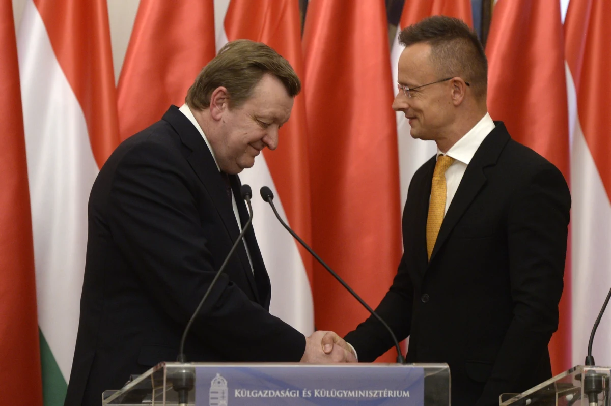 Szef białoruskiego MSZ zaapelował wczoraj o natychmiastowe zawieszenie broni i rozmowy pokojowe między Rosją i Ukrainą. Na to wezwanie zareagował Mychajło Podolak. „Białoruś mówi de facto: przestańcie się przeciwstawiać i pozwólcie, by Rosja was dobiła – stwierdził doradca prezydenta Ukrainy Wołodymyra Zełenskiego.