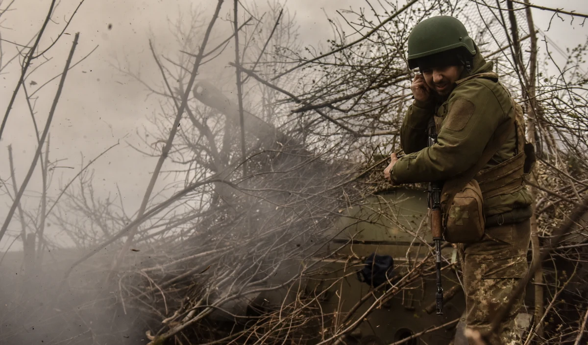 Amerykański wywiad rozważa "szalone scenariusze", które mogą mieć wpływ na przebieg wojny w Ukrainie - poinformował "The New York Times", powołując się na tajny dokument, który niedawno wyciekł do sieci. Jednym z takich zwrotów akcji ma być śmierć Władimira Putina lub Wołodymyra Zełenskiego.