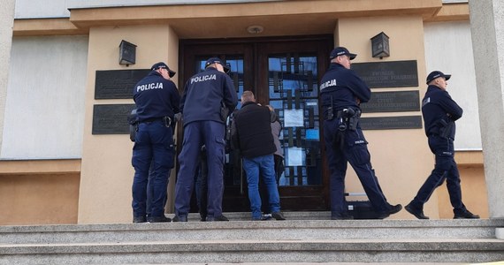 Na zlecenie ministra kultury, urzędnicy wojewody małopolskiego w asyście policji weszli dziś do budynku Muzeum Czynu Niepodległościowego na krakowskich Oleandrach, żeby przejąć znajdujące się tam zbiory.