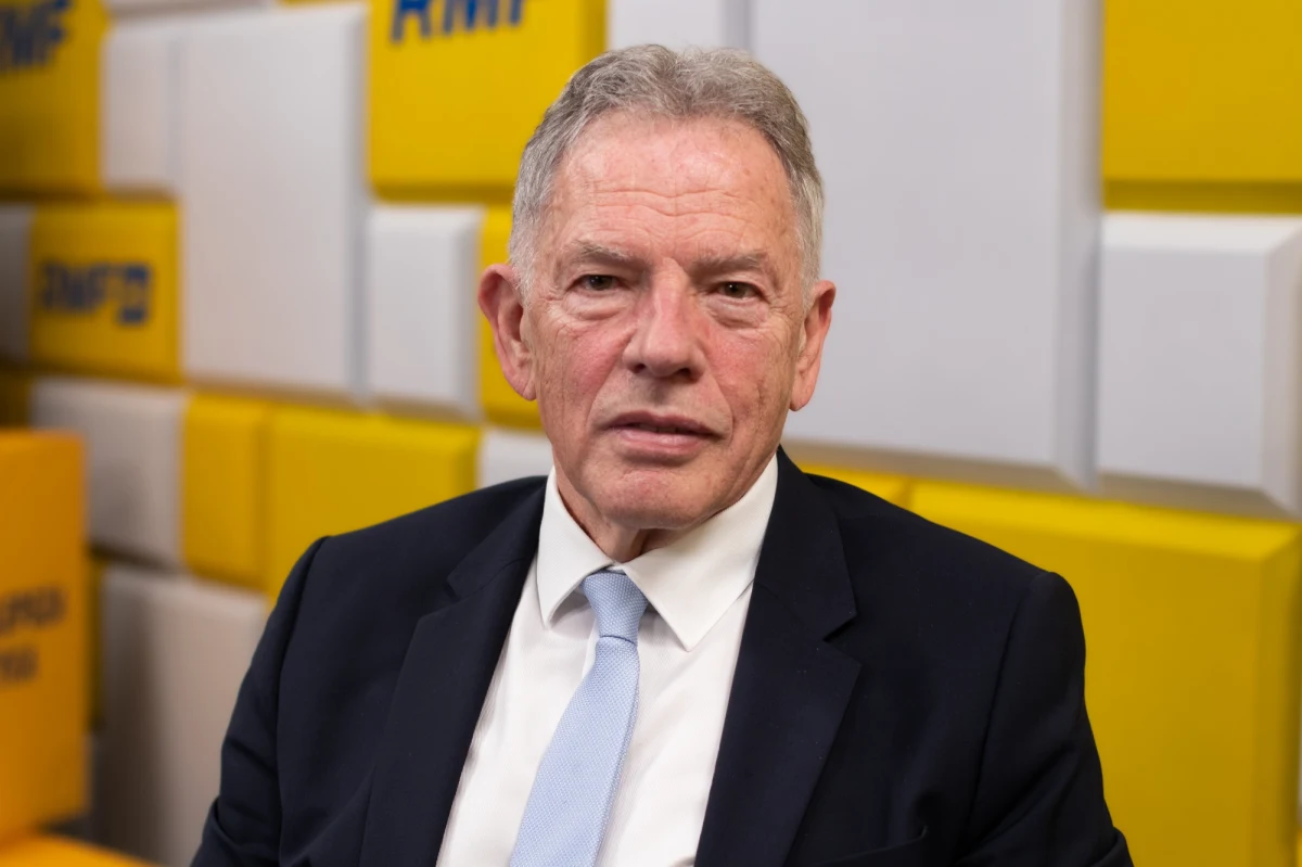 „Doroczne expose Zbigniewa Raua przejdzie do historii pod jednym względem - jest to najdłuższe wystąpienie ministra spraw zagranicznych w historii” - tak trzygodzinne sejmowe wystąpienie szefa dyplomacji podsumował w Rozmowie w południe w RMF FM Dariusz Rosati. „Zabrakło skupienia się na najbardziej strategicznych sprawach. Minister właściwie przedstawił panoramę stosunków Polski ze wszystkimi państwami świata. W ciekawej kolejności - np. nazwa Niemcy padła dopiero po godzinie i 15 minutach” - zauważył były minister spraw zagranicznych. 