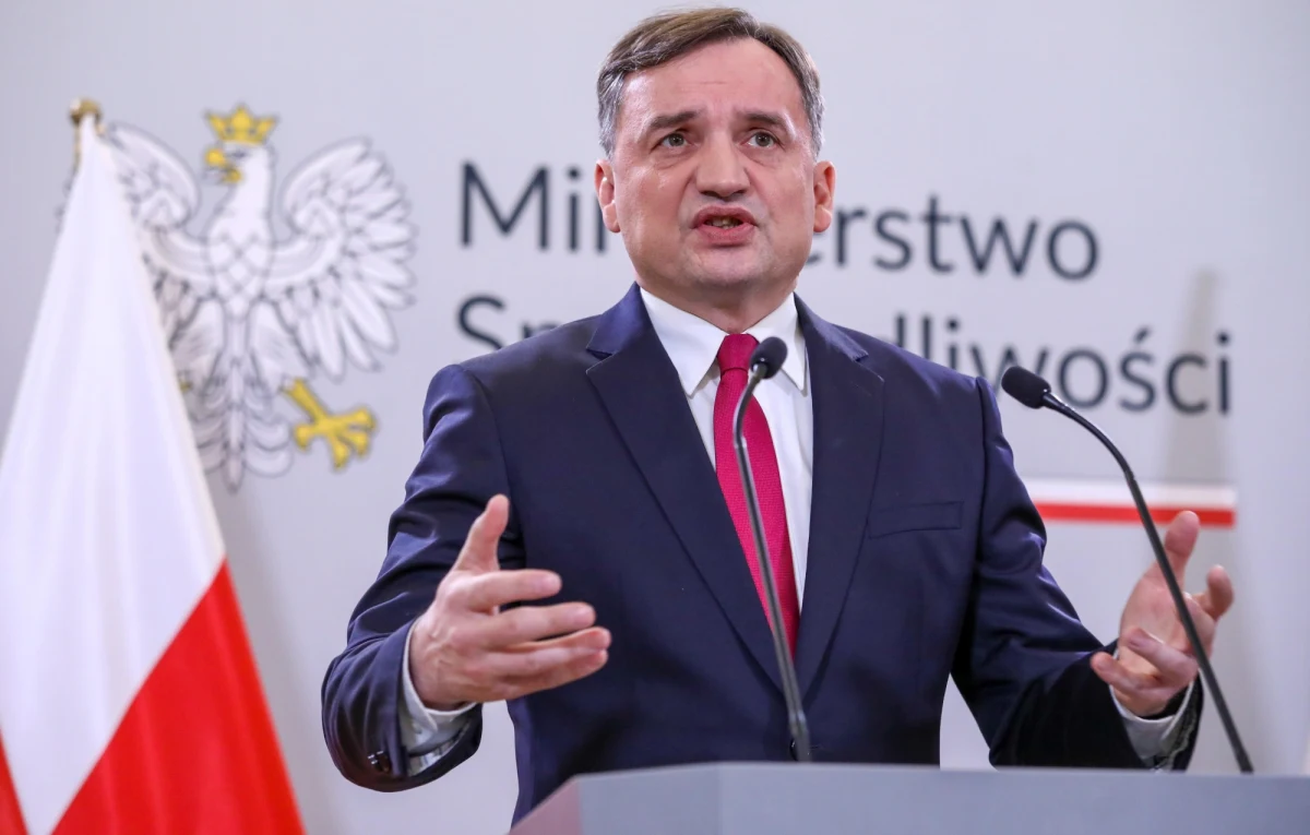 "Powołujemy duży zespół śledczy do zbadania oszustw związanych z importem ukraińskiego zboża" - poinformował Zbigniew Ziobro. Minister sprawiedliwości dodał, że w ramach zespołu prokuratorzy będą współdziałać ze służbami celnymi, skarbowymi, Agencją Bezpieczeństwa Wewnętrznego i Policją.