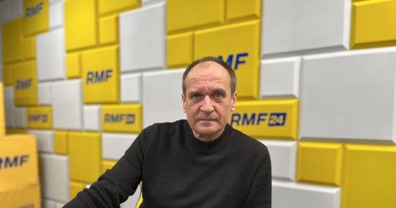 "Ordynacja mieszana, referenda, antykorupcja, antysitwa i zniesienie immunitetów. Tyle kosztuje Kukiz" – mówił w Porannej rozmowie w RMF FM Paweł Kukiz. W ten sposób odniósł się sprawy pieniędzy z rezerwy budżetowej przyznanych dzięki Mateuszowi Morawieckiemu fundacji związanej z liderem Kukiz’15.