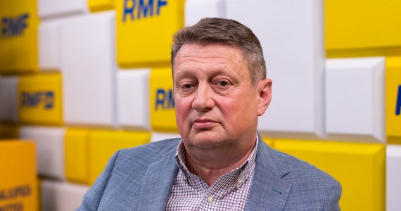  „Ukraina nie zapewni sobie panowania w powietrzu aktualnie posiadanym sprzętem. Mogą wywalczyć czasową przewagę w powietrzu, do wykonania konkretnego zadania” – mówił gen. pilot dr hab. Jan Rajchel, były Komendant Wyższej Szkoły Oficerskiej Sił Powietrznych w Dęblinie, ekspert fundacji Stratpoints w Popołudniowej rozmowie w RMF FM. Gość Piotra Salaka podkreślił, że bez zdobycia panowania w powietrzu, nie można przeprowadzić skutecznej kontrofensywy, a nowoczesne samoloty muszą trafić na Ukrainę, jeśli wojna ma się zakończyć jej zwycięstwem. 