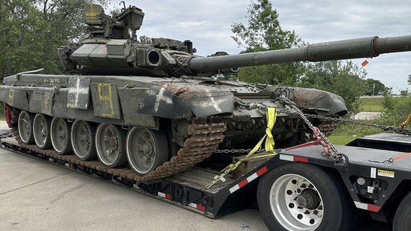 Rosyjski superczołg T-90, chluba rosyjskiej armii, pojawił się w jednej z amerykańskich baz w stanie Luizjana. To potężny cios dla Władimira Putina i jego drugiej armii trzeciego świata.
