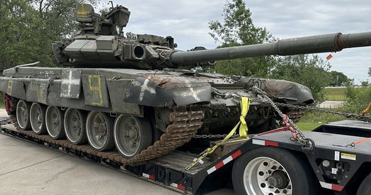 Rosyjski superczołg T-90, chluba rosyjskiej armii, pojawił się w jednej z amerykańskich baz w stanie Luizjana. To potężny cios dla Władimira Putina i jego drugiej armii trzeciego świata.