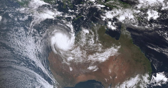 Cyklon tropikalny Ilsa uderzył w czwartek w australijski stan Australia Zachodnia, generując wiatr o prędkości przekraczającej 200 km/h. W momencie uderzenia w ląd Ilsa była cyklonem 5., najwyższej kategorii w skali australijskiej.