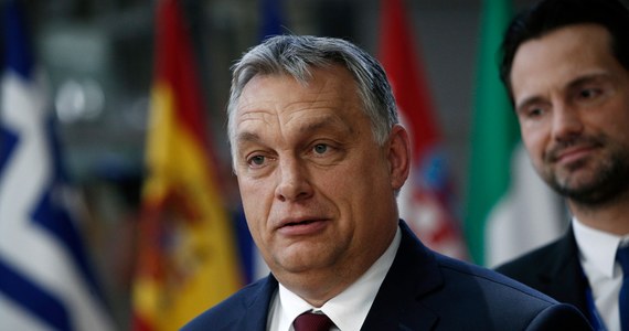 „Węgry, w odróżnieniu od USA, są przeciwne wojnie. Przyjaźń amerykańsko-węgierska musi znosić tę różnicę zdań” - powiedział rano na antenie Radia Kossuth premier Węgier Viktor Orban. Dodał, że rząd w Budapeszcie będzie przestrzegał amerykańskich sankcji nałożonych na Międzynarodowy Bank Inwestycyjny (IIB).