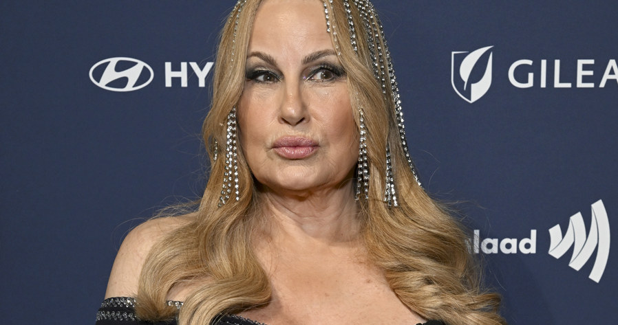 Jennifer Coolidge znów triumfuje. Po zdobyciu Złotego Globu i nagrody Emmy za rolę w serialu "Biały Lotos", gwiazda serii "American Pie" otrzymała kolejne prestiżowe wyróżnienie. Aktorka trafiła w tym roku na słynną listę stu najbardziej wpływowych ludzi świata opiniotwórczego tygodnika "Time". W rankingu znaleźli się także m.in. Ołena Zełenska, Austin Butler, Lionel Messi i polska tenisistka Iga Świątek.